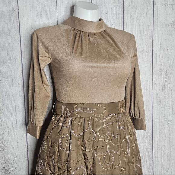VTG 70s At Home Wear for Van Raalte Quilted Skirt Maxi Dress with Pockets - Picture 2 of 8